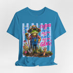Frog Gardener Graphic Tee — "J'enterrer des choses... peut-être des plantes, peut-être des gens"