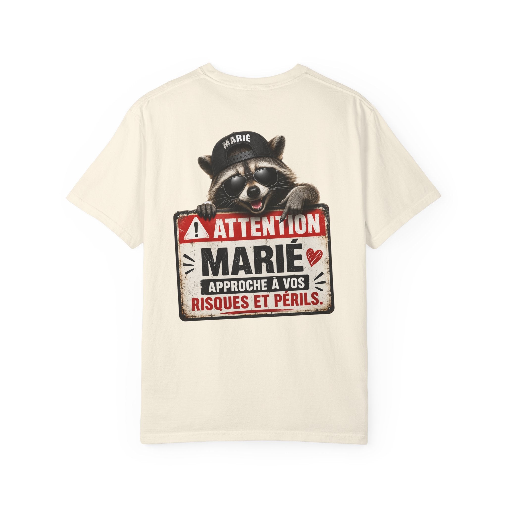Raccoon Warning Graphic T-Shirt | French Text "Regarde Derrière"