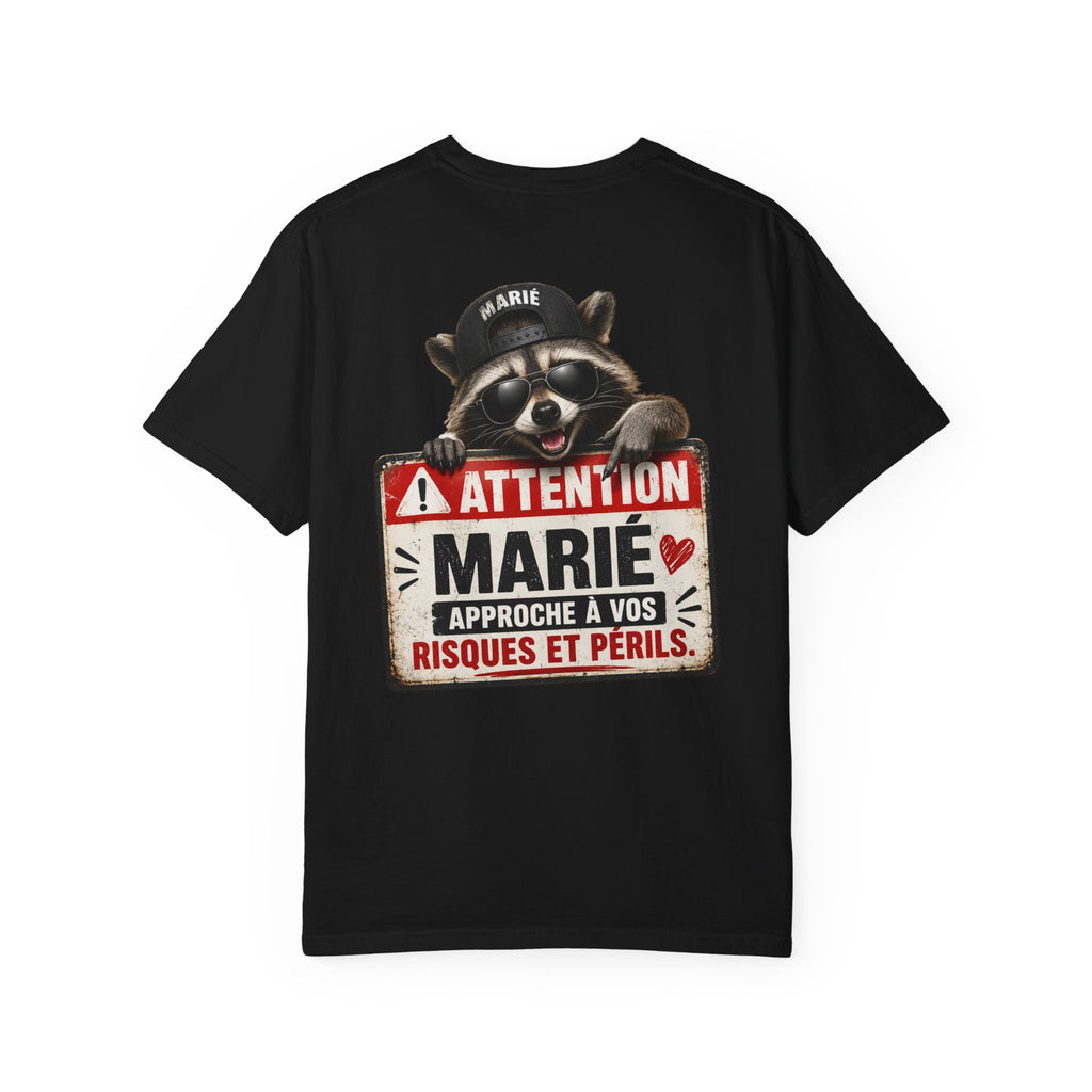 Raccoon Warning Graphic T-Shirt | French Text "Regarde Derrière"
