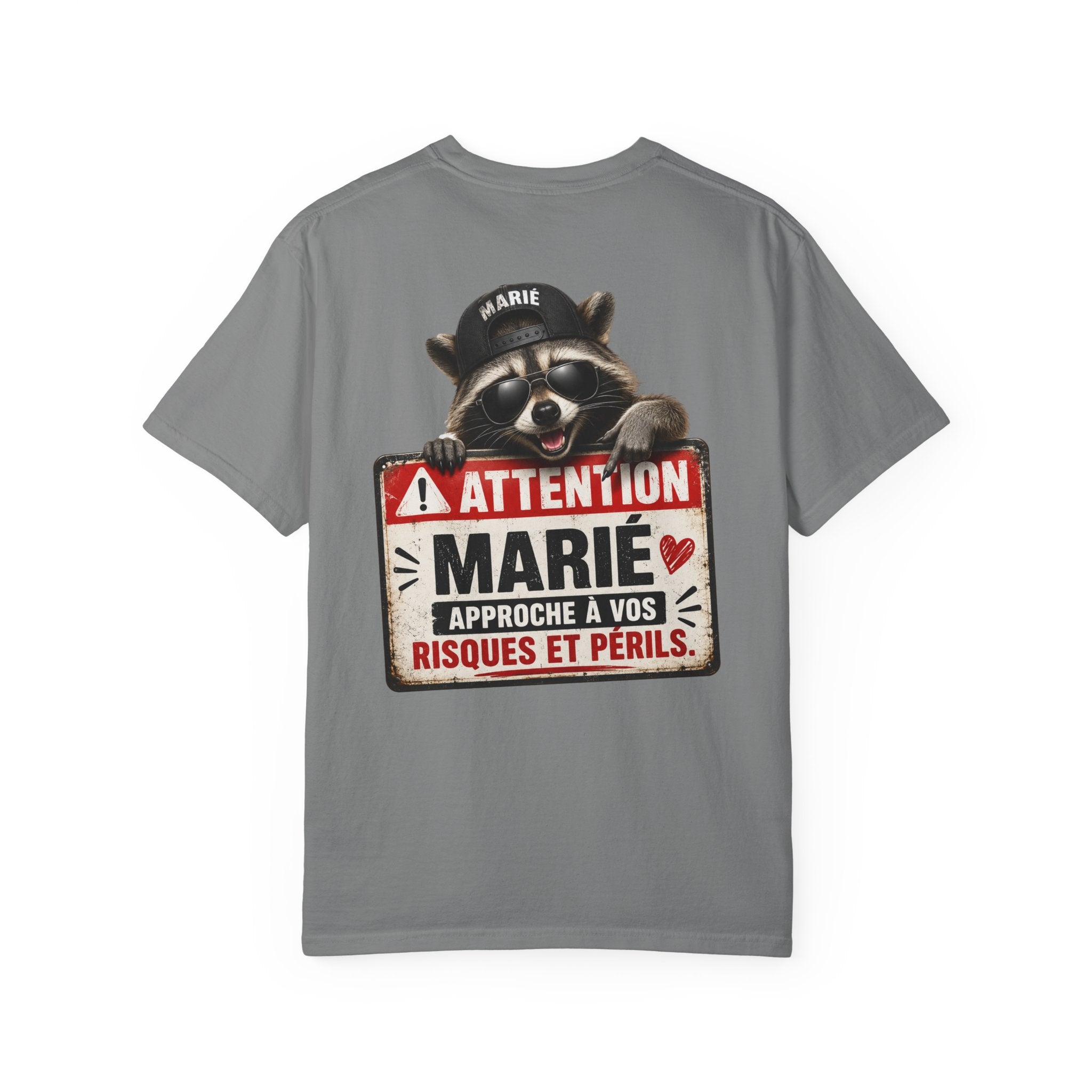 Raccoon Warning Graphic T-Shirt | French Text "Regarde Derrière"