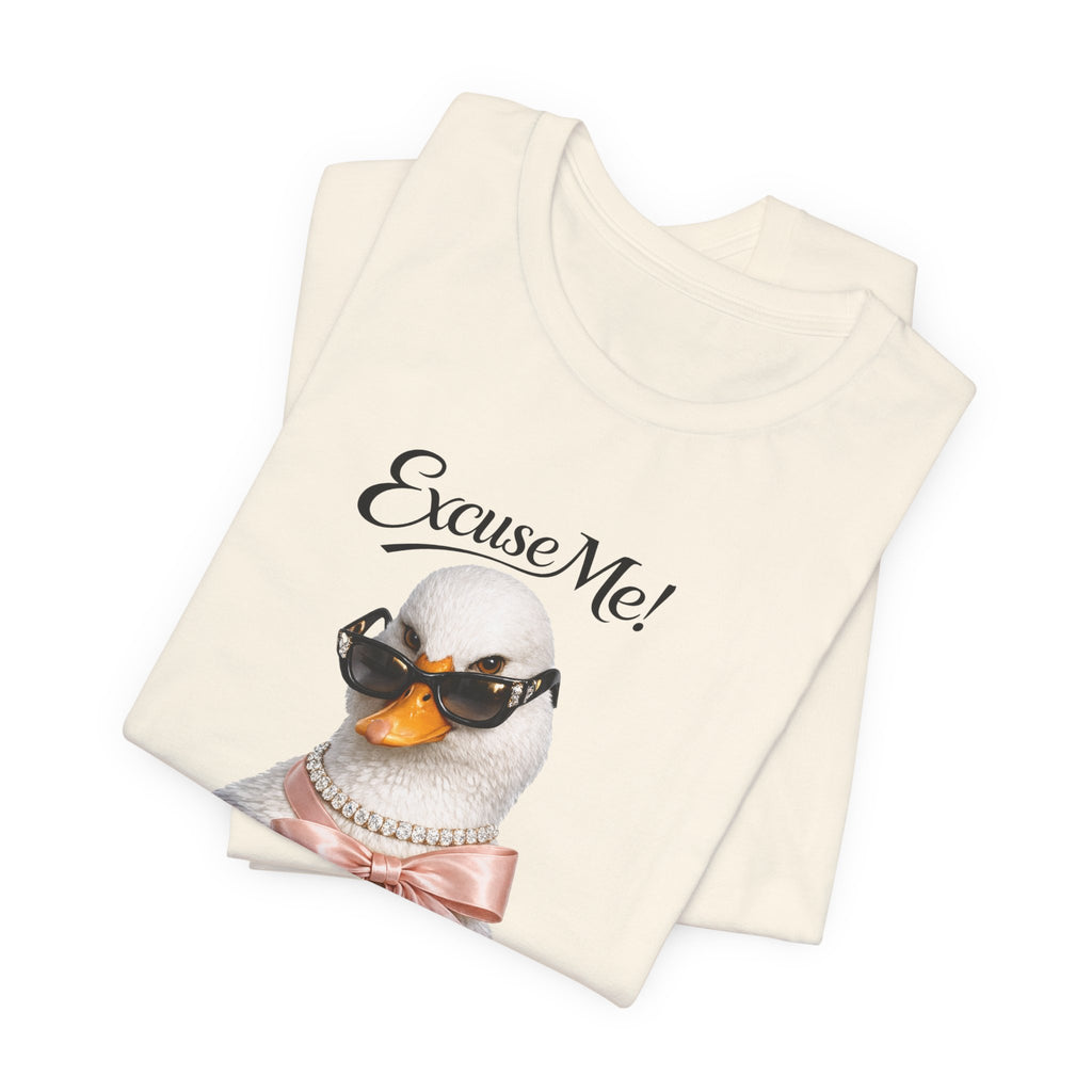 Excuse Me ! T-shirt Cygne Stylé — T-shirt graphique avec lunettes de soleil mignonnes et nœud papillon