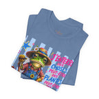 Frog Gardener Graphic Tee — "J'enterrer des choses... peut-être des plantes, peut-être des gens"