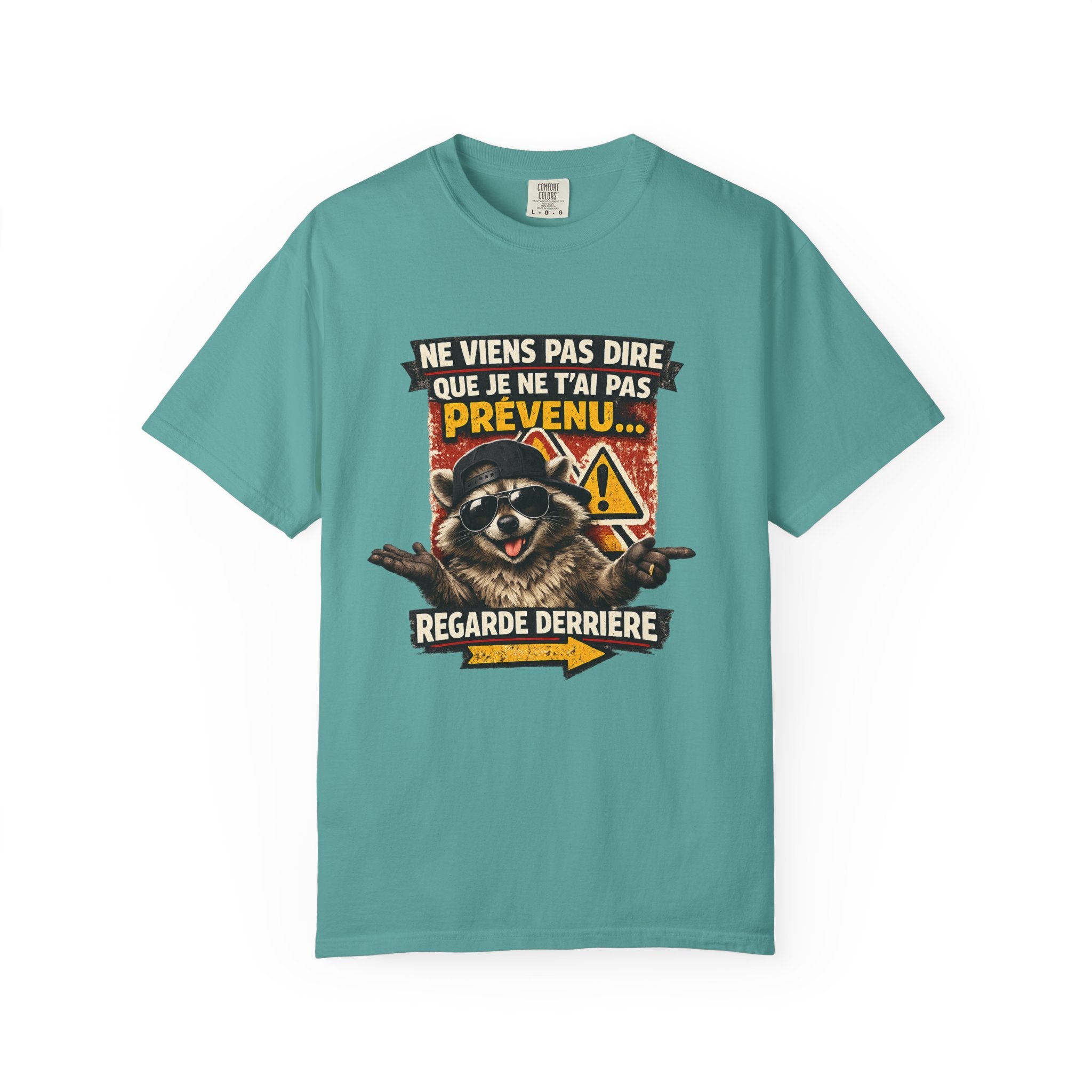 Raccoon Warning Graphic T-Shirt | French Text "Regarde Derrière"
