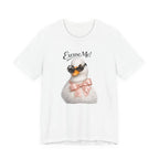 Excuse Me ! T-shirt Cygne Stylé — T-shirt graphique avec lunettes de soleil mignonnes et nœud papillon
