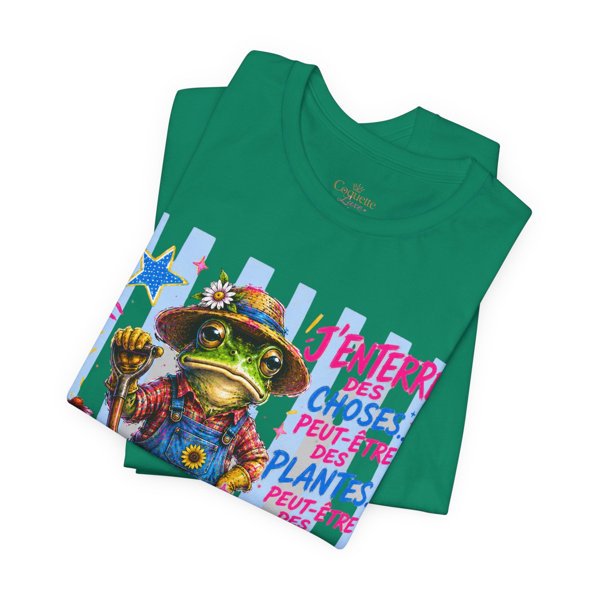 Frog Gardener Graphic Tee — "J'enterrer des choses... peut-être des plantes, peut-être des gens"