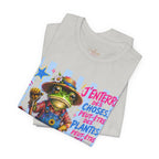 Frog Gardener Graphic Tee — "J'enterrer des choses... peut-être des plantes, peut-être des gens"