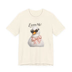 Excuse Me ! T-shirt Cygne Stylé — T-shirt graphique avec lunettes de soleil mignonnes et nœud papillon