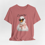 Excuse Me ! T-shirt Cygne Stylé — T-shirt graphique avec lunettes de soleil mignonnes et nœud papillon