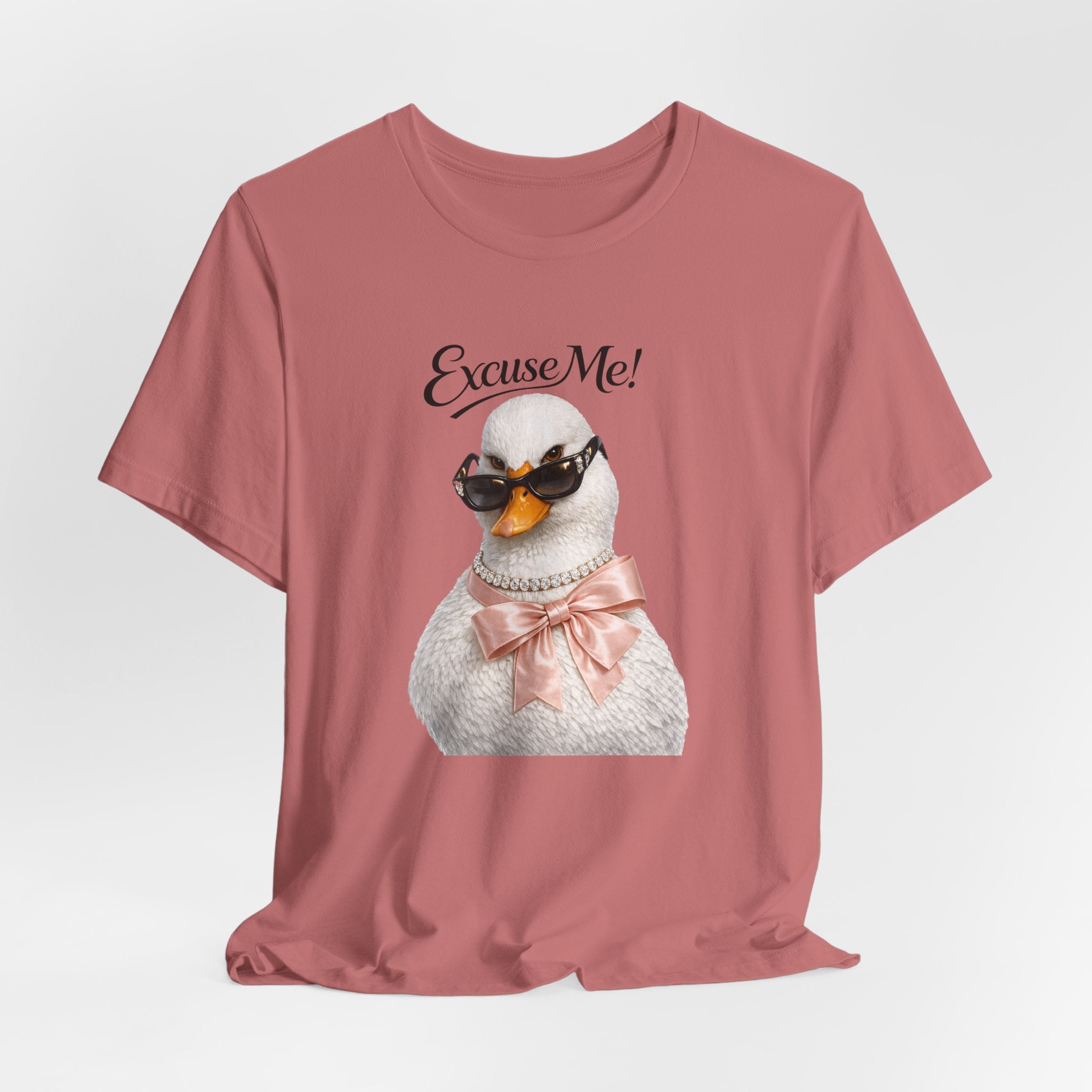 Excuse Me ! T-shirt Cygne Stylé — T-shirt graphique avec lunettes de soleil mignonnes et nœud papillon