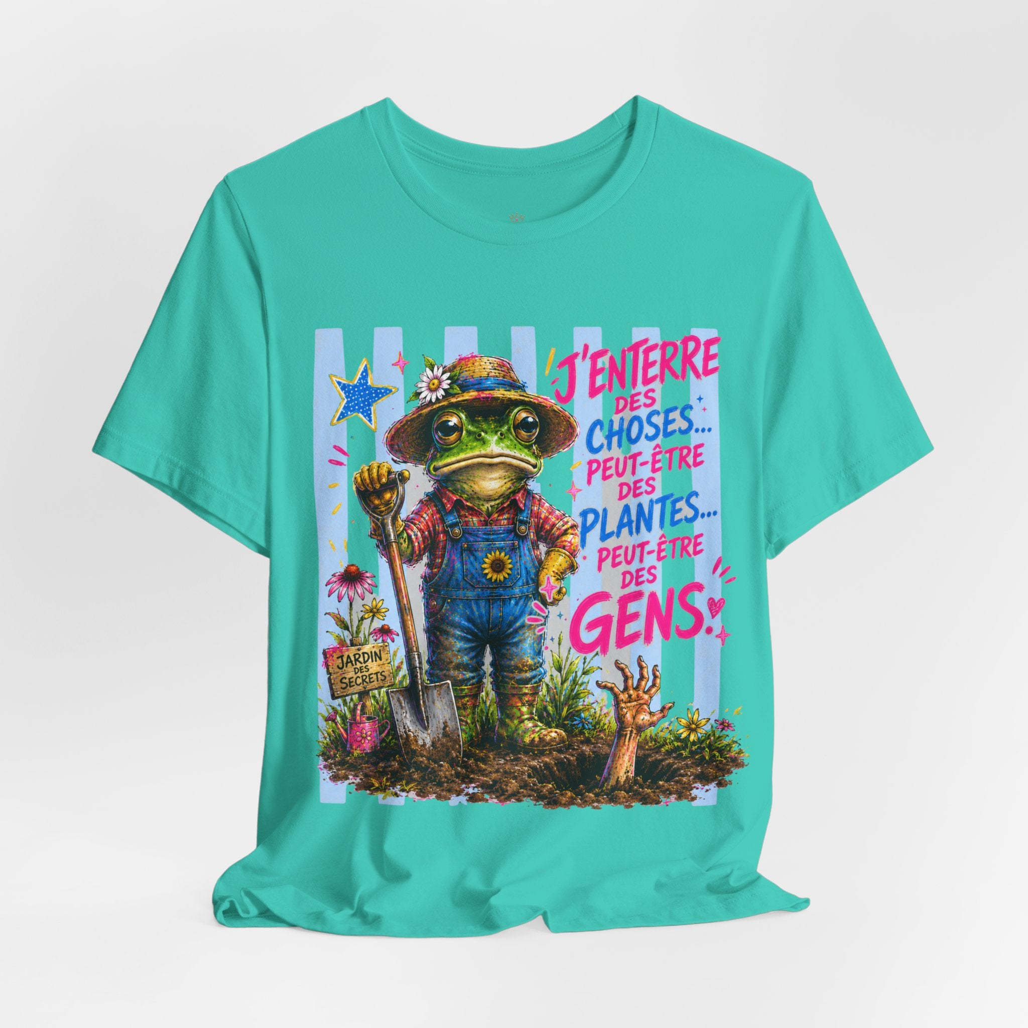 Frog Gardener Graphic Tee — "J'enterrer des choses... peut-être des plantes, peut-être des gens"