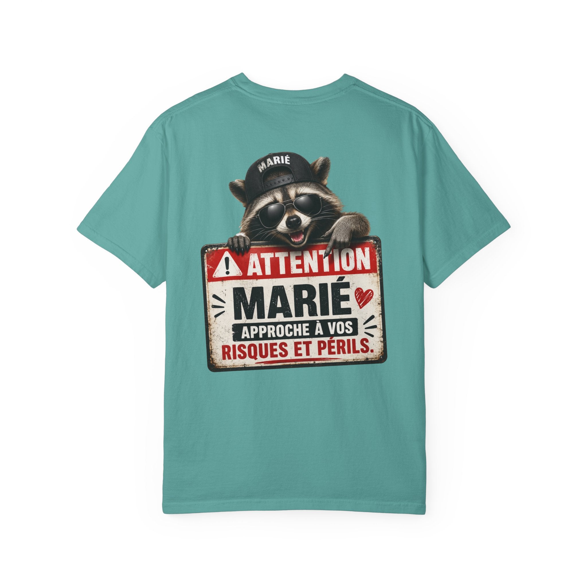 Raccoon Warning Graphic T-Shirt | French Text "Regarde Derrière"