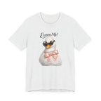 Excuse Me ! T-shirt Cygne Stylé — T-shirt graphique avec lunettes de soleil mignonnes et nœud papillon