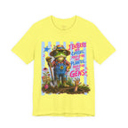 Frog Gardener Graphic Tee — "J'enterrer des choses... peut-être des plantes, peut-être des gens"