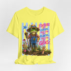 Frog Gardener Graphic Tee — "J'enterrer des choses... peut-être des plantes, peut-être des gens"
