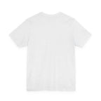 Frog Gardener Graphic Tee — "J'enterrer des choses... peut-être des plantes, peut-être des gens"