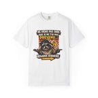 Raccoon Warning Graphic T-Shirt | French Text "Regarde Derrière"