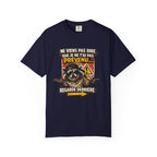 Raccoon Warning Graphic T-Shirt | French Text "Regarde Derrière"