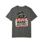 Raccoon Warning Graphic T-Shirt | French Text "Regarde Derrière"
