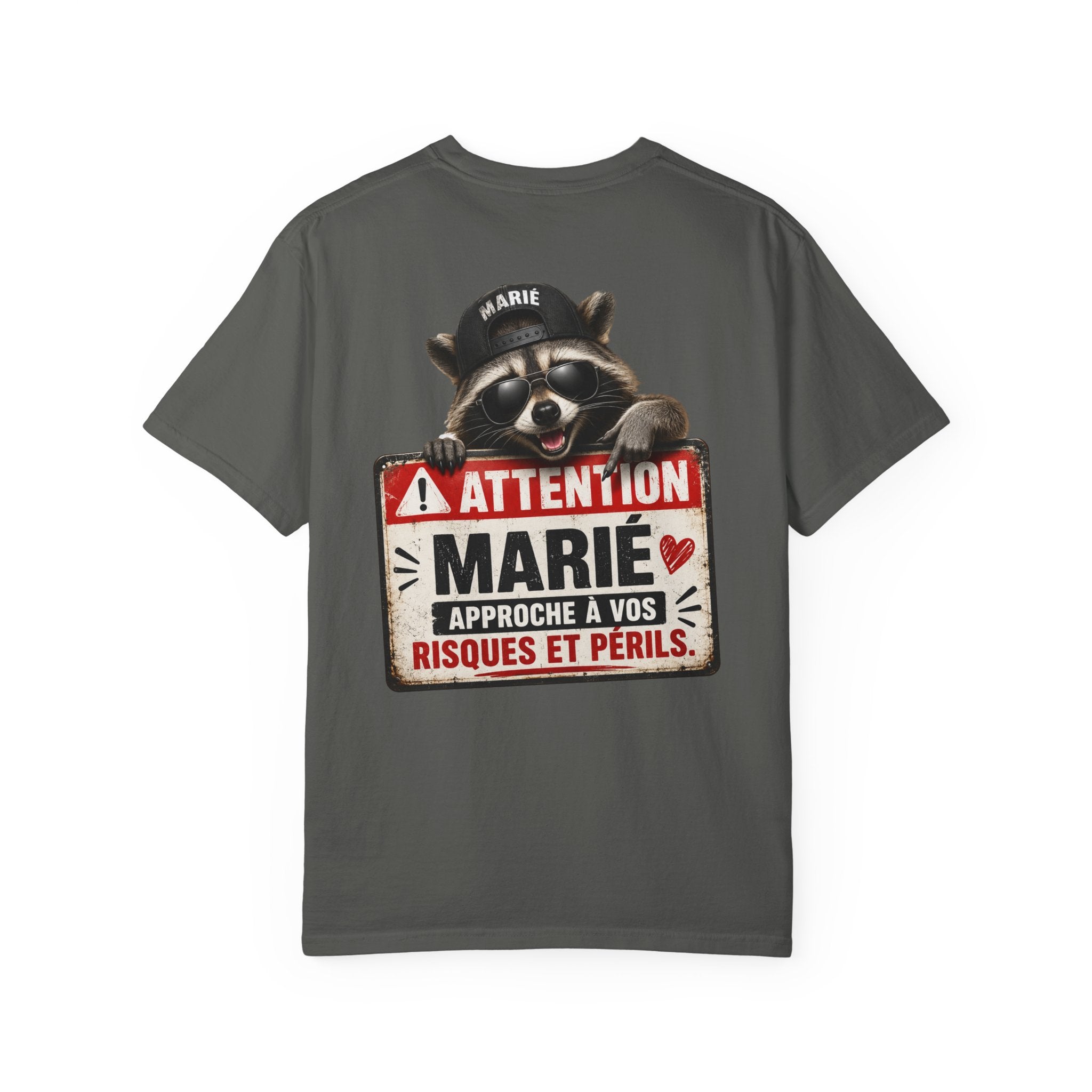 Raccoon Warning Graphic T-Shirt | French Text "Regarde Derrière"