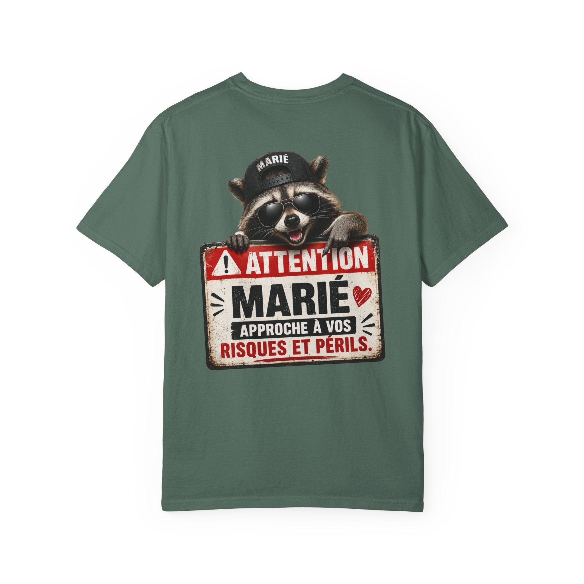 Raccoon Warning Graphic T-Shirt | French Text "Regarde Derrière"