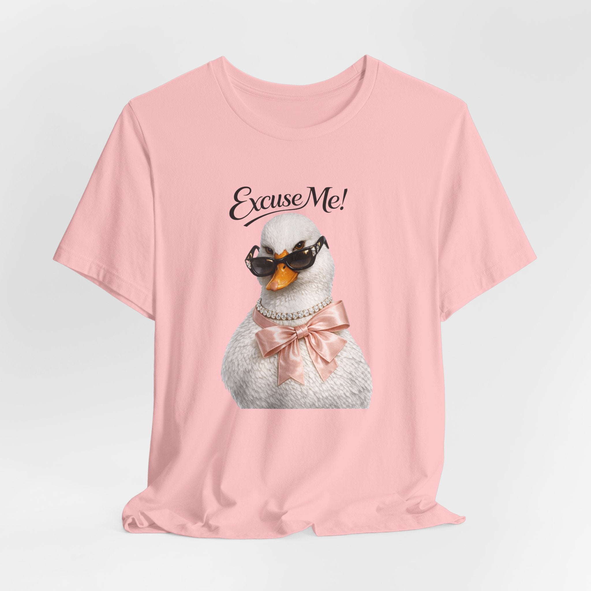 Excuse Me ! T-shirt Cygne Stylé — T-shirt graphique avec lunettes de soleil mignonnes et nœud papillon