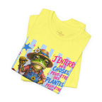 Frog Gardener Graphic Tee — "J'enterrer des choses... peut-être des plantes, peut-être des gens"