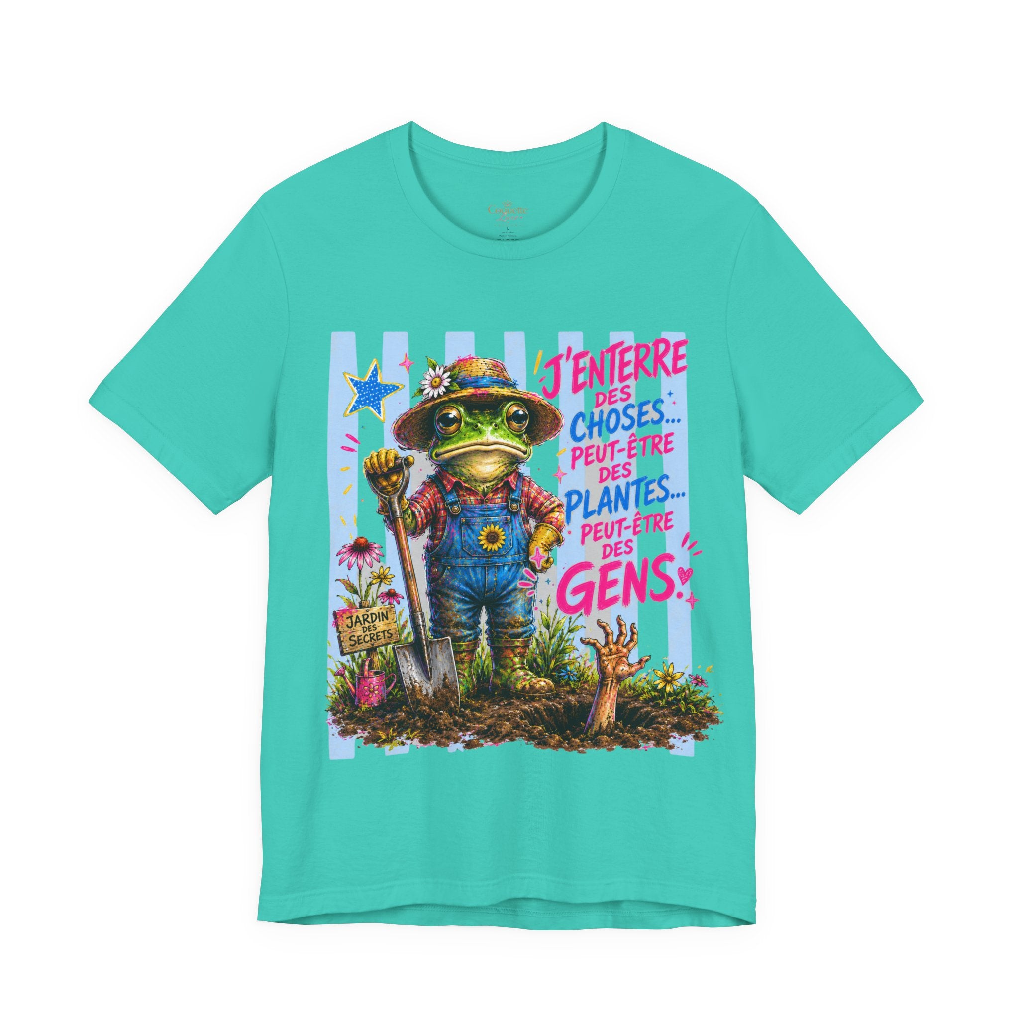 Frog Gardener Graphic Tee — "J'enterrer des choses... peut-être des plantes, peut-être des gens"